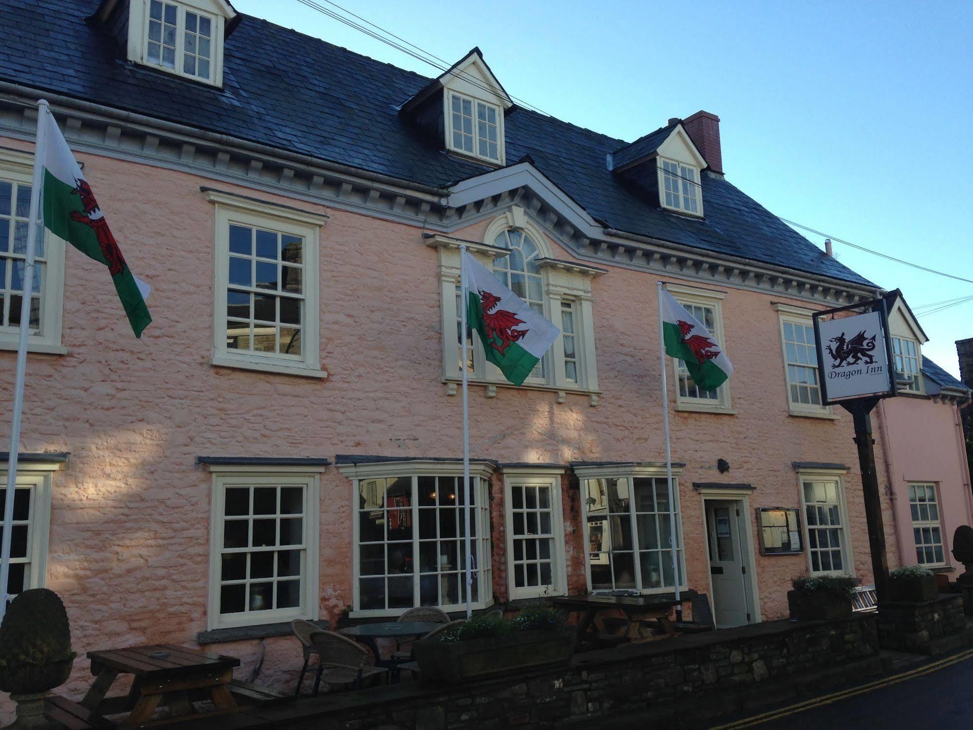 Dragon Inn Crickhowell Dış mekan fotoğraf